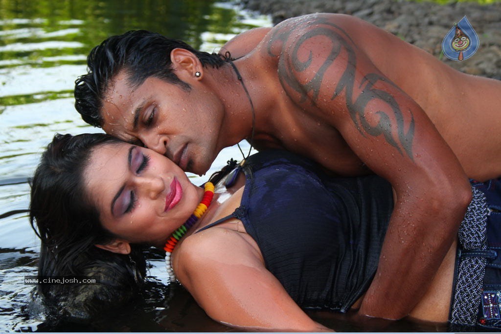 Sowdharya Tamil Movie Hot Stills - 18 / 92 photos