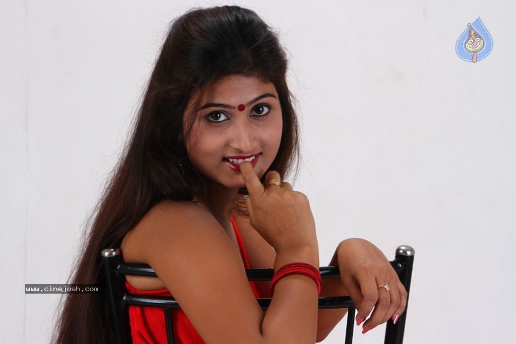 Swapna Hot Stills - 26 / 37 photos