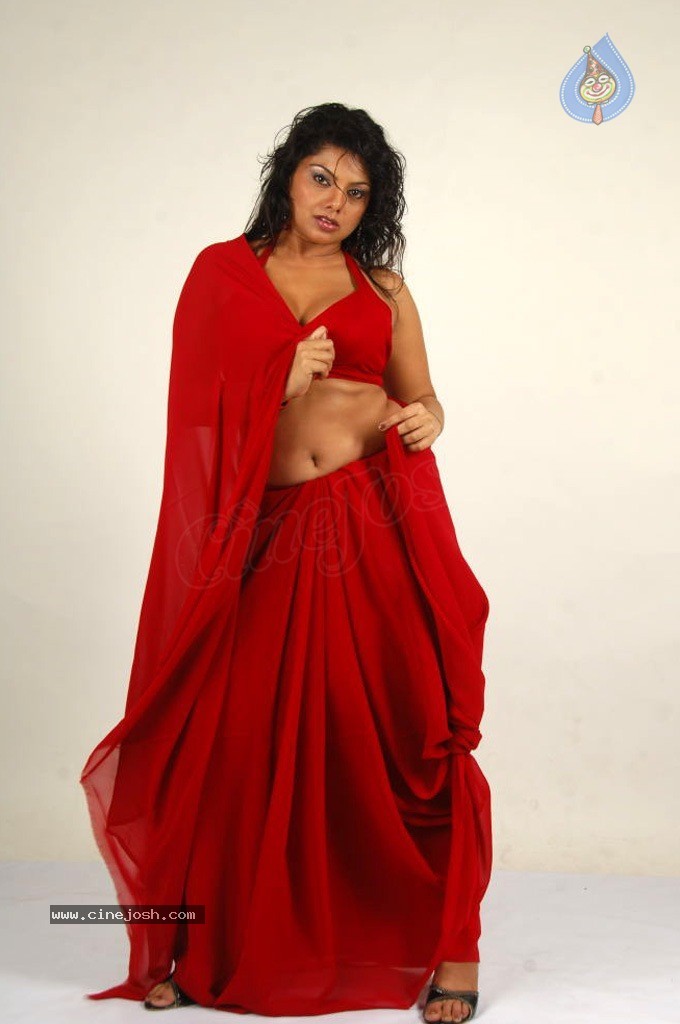 Swathika Spicy Stills - 17 / 84 photos