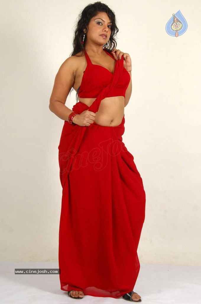 Swathika Spicy Stills - 25 / 84 photos