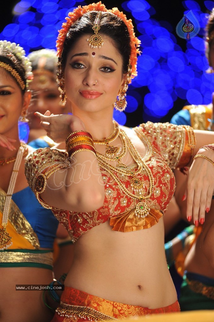 Tamanna New Hot Pics - 24 / 35 photos