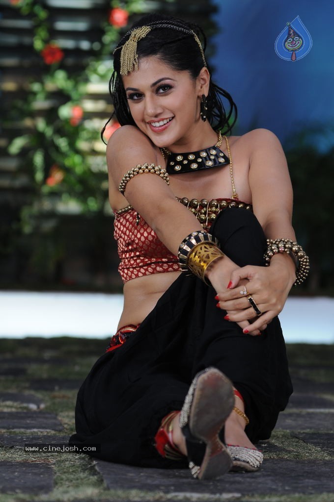 Tapsee Hot Gallery - 32 / 52 photos