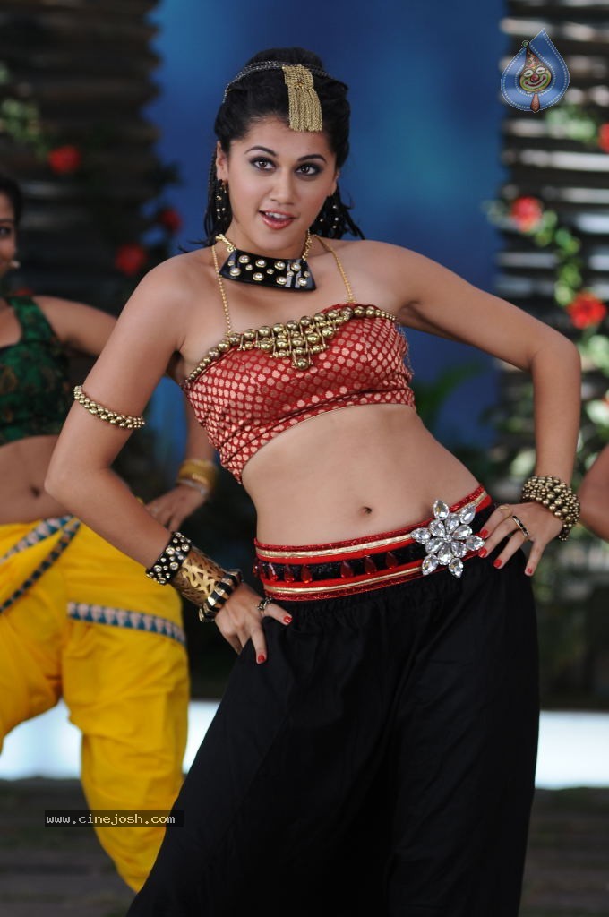 Tapsee Hot Gallery - 33 / 52 photos