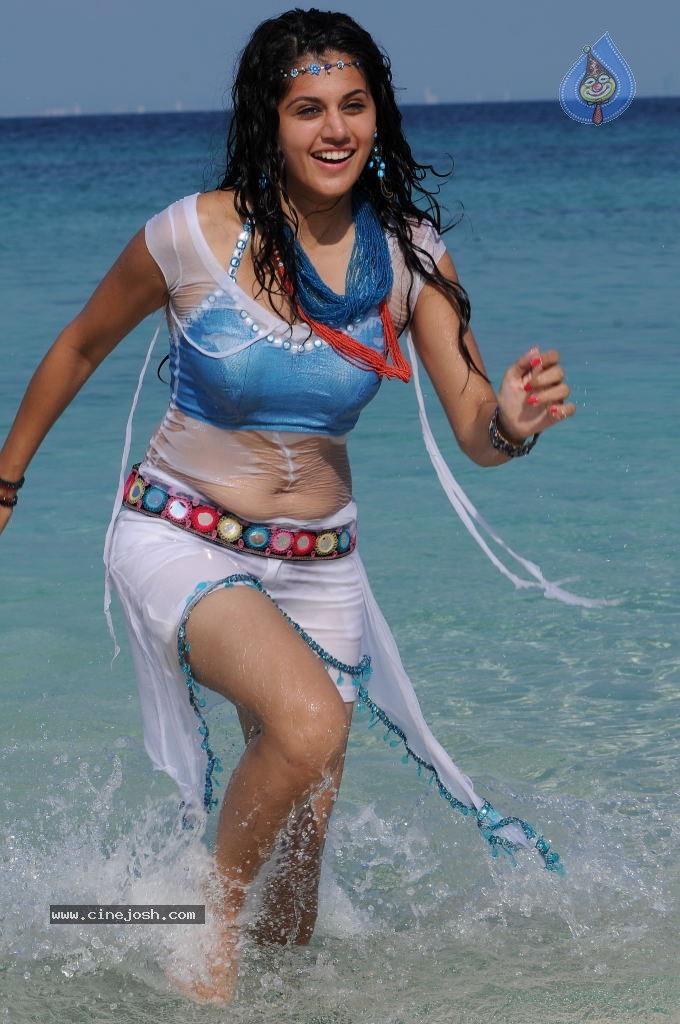 Tapsee Hot Photos - 8 / 34 photos