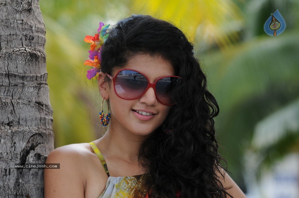 Tapsee Spicy Photos - 17 / 31 photos