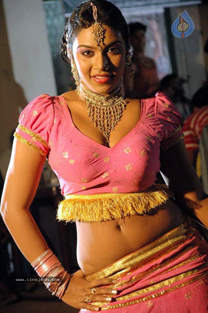 Thenmozhi Thanjavur Movie Hot Stills Photo 28 Of 52 