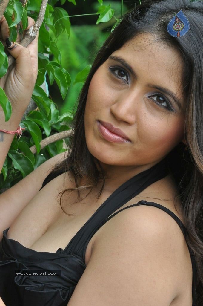 Tripura Hot Stills - 22 / 79 photos