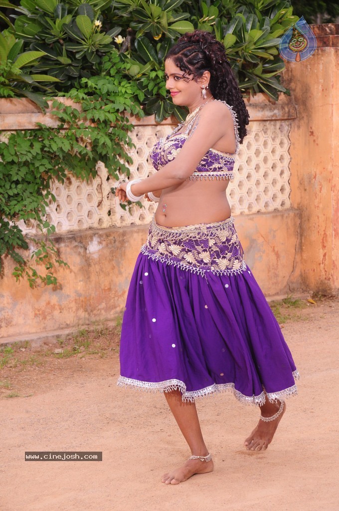 Vahini Hot Gallery - 14 / 78 photos