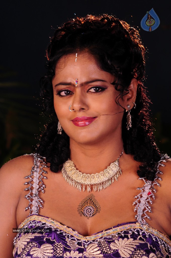 Vahini Hot Gallery - 19 / 78 photos