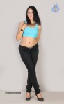 Arshi Khan Glamour Photos - 4 of 20