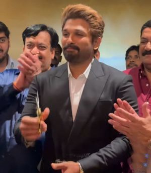 Allu Arjun launches AAA Cinemas in Vizag