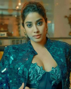 Janhvi Clears About Her Alcohol Addiction Comments
