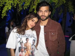 Janhvi shares emotional bonding with Shikhar