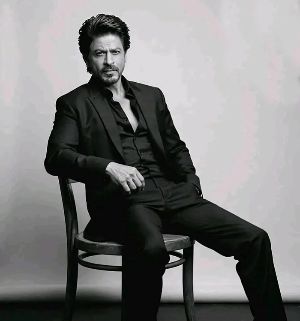 Shah Rukh Khan Buys Delhi Family Home For 37 Crore