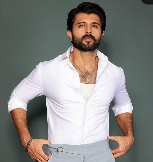 Vijay Devarakonda comes with emotional note