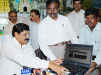 Anam Ramanarayana Reddy launching a website of Quli-Quthubsh