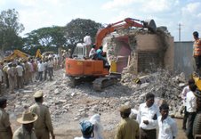 3 People were killed in bus stand collapse