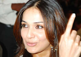 Soundarya plans big for daddy