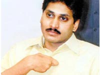 Jagan causes flutter in Cong circles