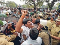 Police lathicharge students in Nalgonda