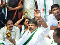 Chiru stages dharna against erratic power cuts