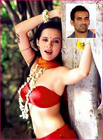 Cricketer disturbed on ground by hot GF!