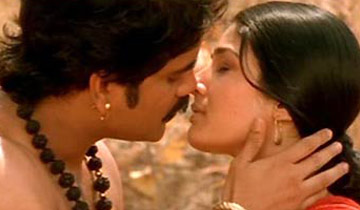 Raveena's eroticism still haunting Nag