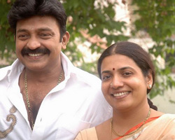 Jeevitha ready to touch Chiru's Feet!