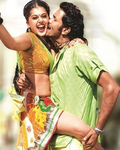 Vishnu upset with Taapsee's Belly!?