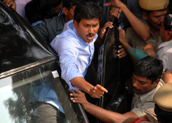 Jagan appears before CBI in OMC case