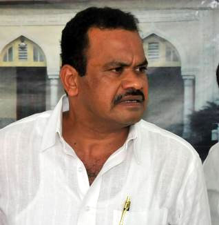 Don't link Telangana with SRC: Komatireddy