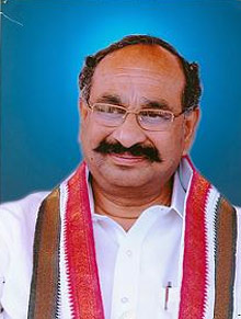 Damodar differs with Saraiah on YSR threatening call