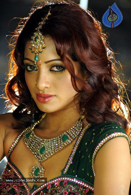 TV Anchor's Item Song in 'Julaayi'