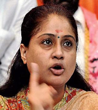 Viayashanti warns Centre on Telangana issue