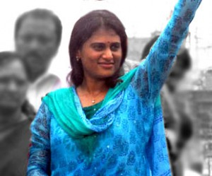 Sharmila resumes Padayatra from Turkayamjal