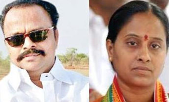 Konda couple stay with YSRCP