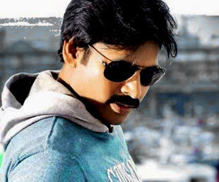 Gossips on 'Aththarintiki..' First Look!