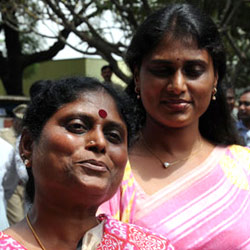 Sharmila, Vijayamma meet Jagan