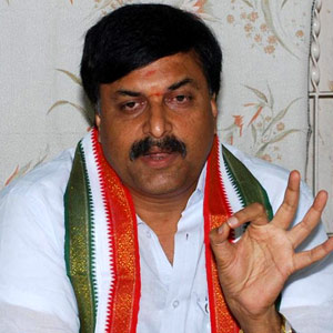 Sonia favoured Telugu people with T-decision: Ponguleti