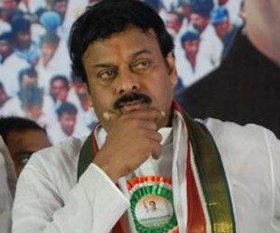 Chiranjeevi asks Sonia to accept resignation