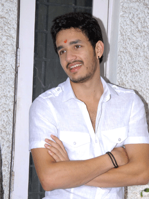 Akhil Not to Be Seen in 'Manam'?