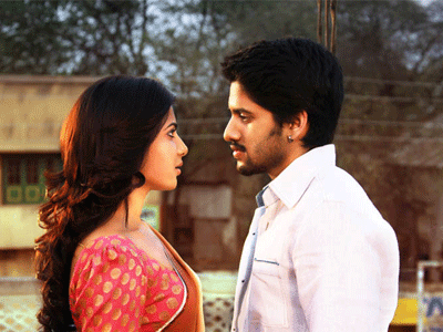 Chaitu's ANS Trailer in 'Yevadu' Theaters!