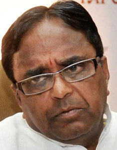 Ponnala condemns criticism against Sonia