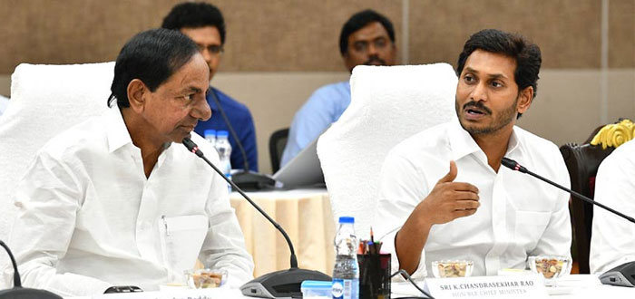 1st Time: Jagan Goes Against KCR, KCR Serious