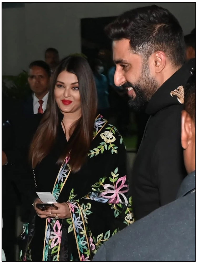 Abhishek Bachchan and Aishwarya Rai Bachchan put an end to divorce rumors by making a joint appearance at their daughter Aaradhya's annual day celebration. 