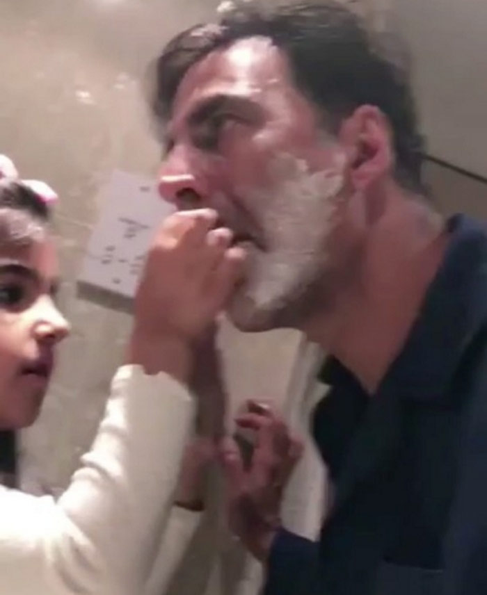 Akshay Kumar with His Daughter Nitara 