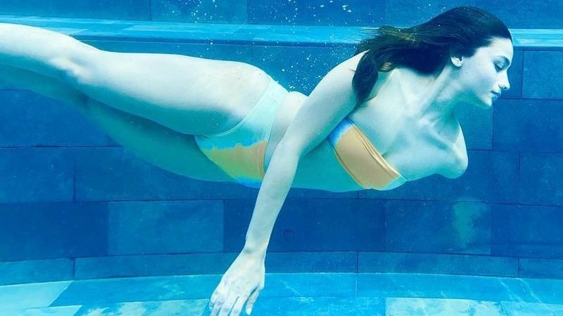 Alia Bhatt Bikini In Swimming Pool