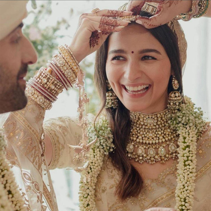 Alia-Ranbir's first wedding snaps steal hearts