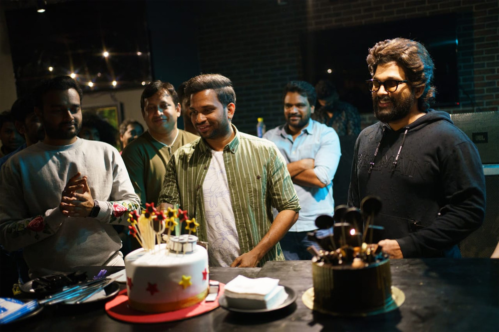 Allu Arjun celebrates team member's birthday 