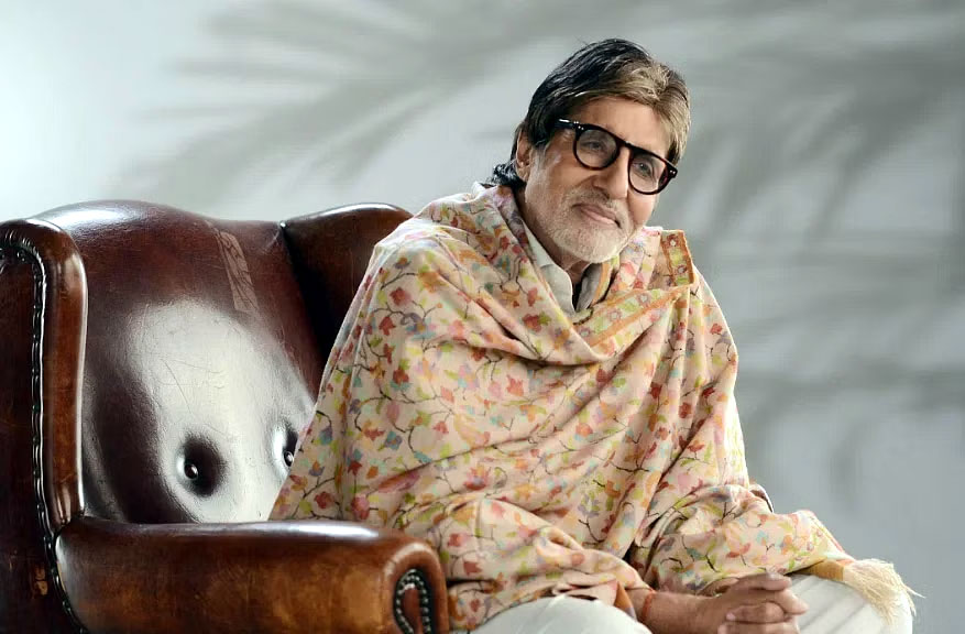 Amitabh surprises girl selling gajra